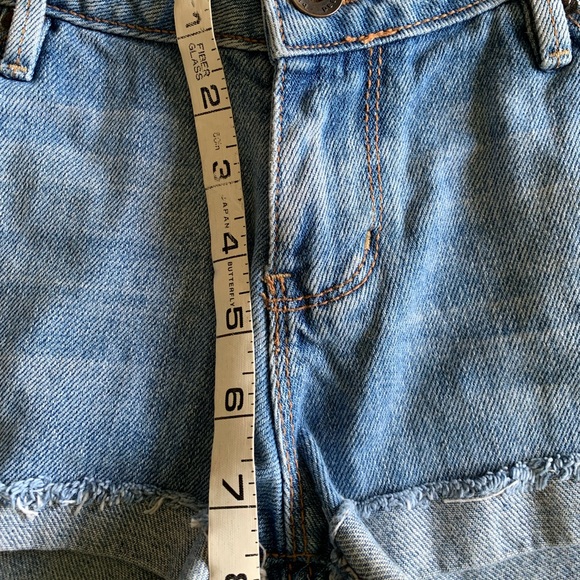 Bullhead distressed jean shorts, size 9 - Picture 3 of 9
